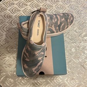 Toms Tristan Taupe Grey Forest Camo Suede NWT 8